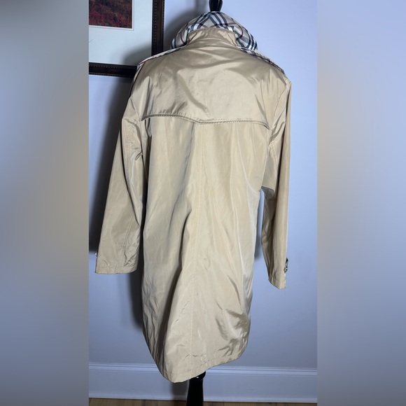 Burberry Tan Trench Coat - Picture 6 of 9
